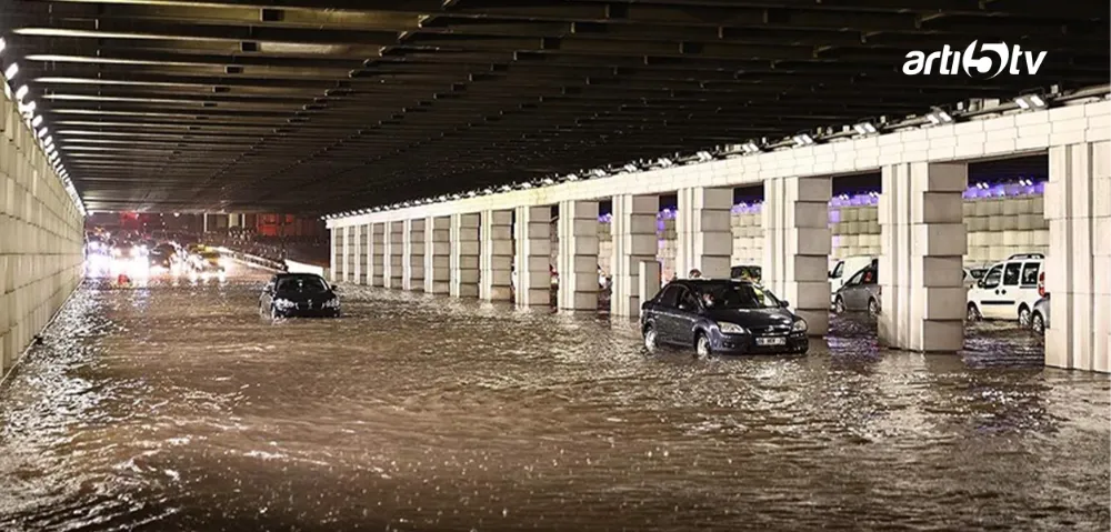 Sağanak ve Fırtına Şehri Adeta Esir Aldı