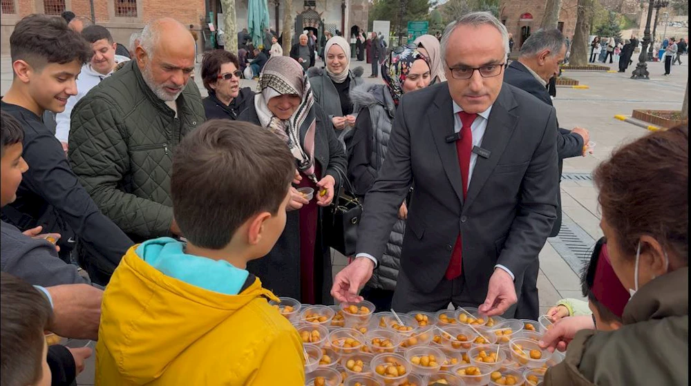 Gazeteci Mehmet Özmen’den CHP’ye Ders Gibi Protesto: CHP’lilerden Kazandığı Parayla Lokma Dağıttı!